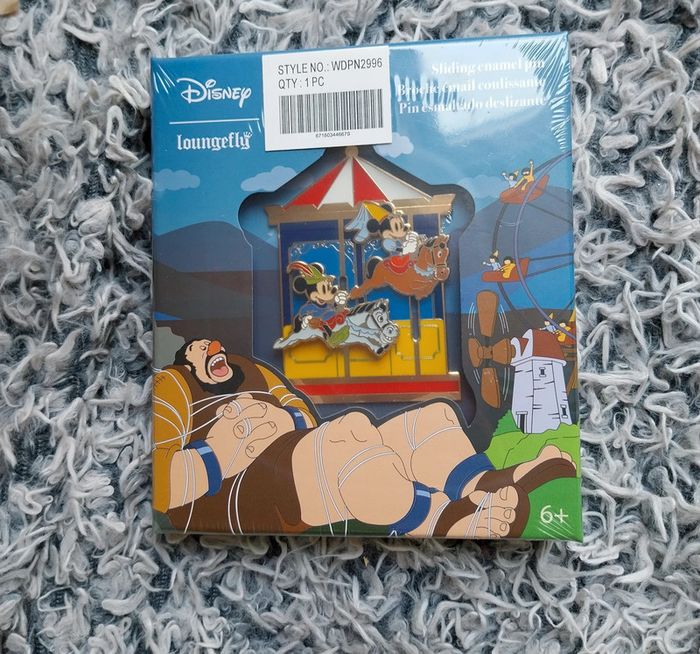 Pins Disney loungefly mickey minnie carrousel