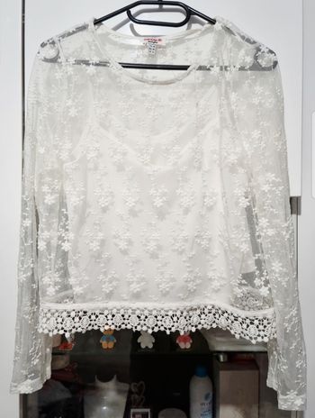Top blanc a dentelle fleur