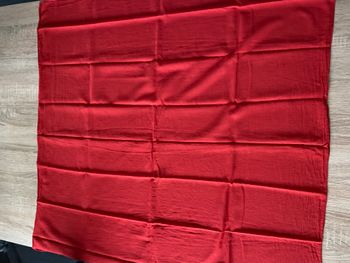 Grand foulard rouge /cou/cheveux/rouge/moto