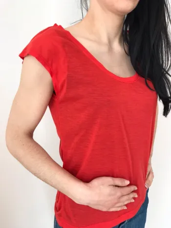 Tee-shirt rouge maille translucide légère