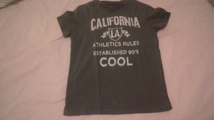 Tee  shirt gris avec  ecriture  T8A