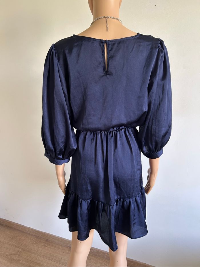 Robe bleue marine satinée Naf Naf taille 38 jamais portée - photo numéro 5