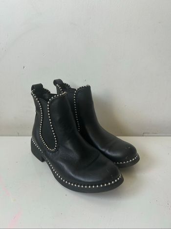 Jolies bottines à clous - 36
