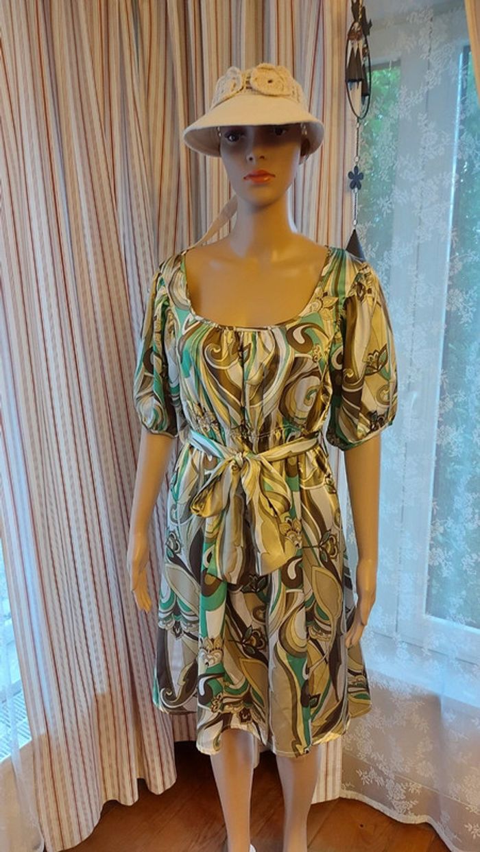 Robe satiné Vue sur Mer taille 42 - photo numéro 3