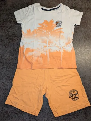 Ensemble t-shirt et short garçon 4/5 ans comme NEUF