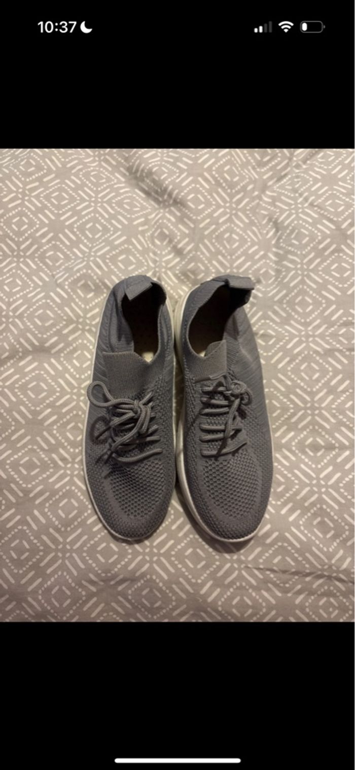 chaussures grises, taille 37