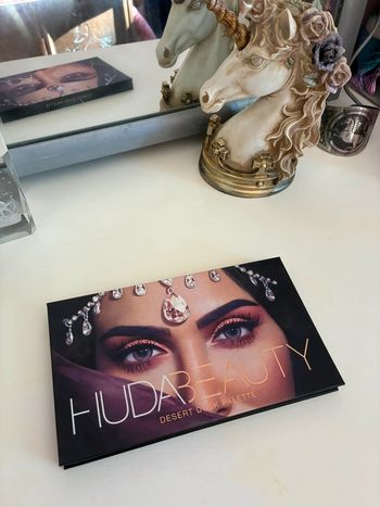 Palette Desert Dusk, 18 fards, Huda Beauty.