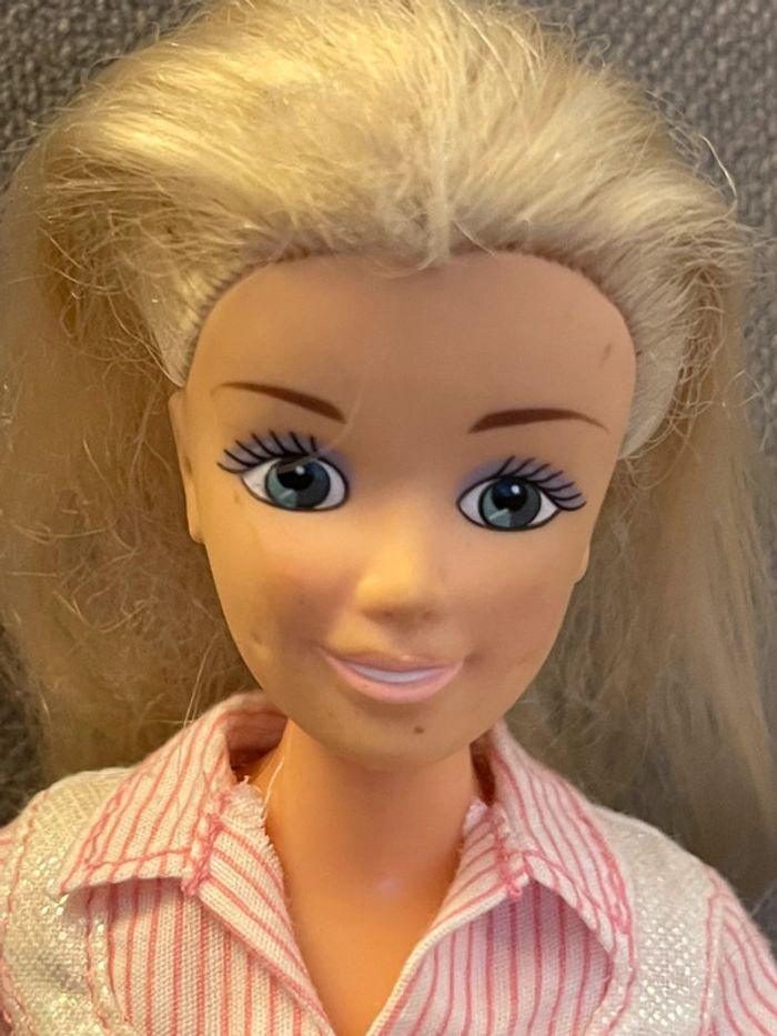poupée Barbie infirmière - photo numéro 8