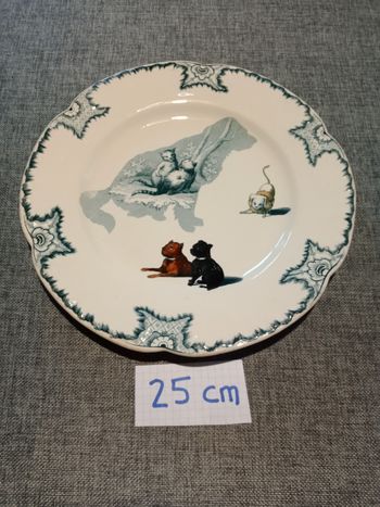 Assiette ancienne motif chien Creil et Montereau