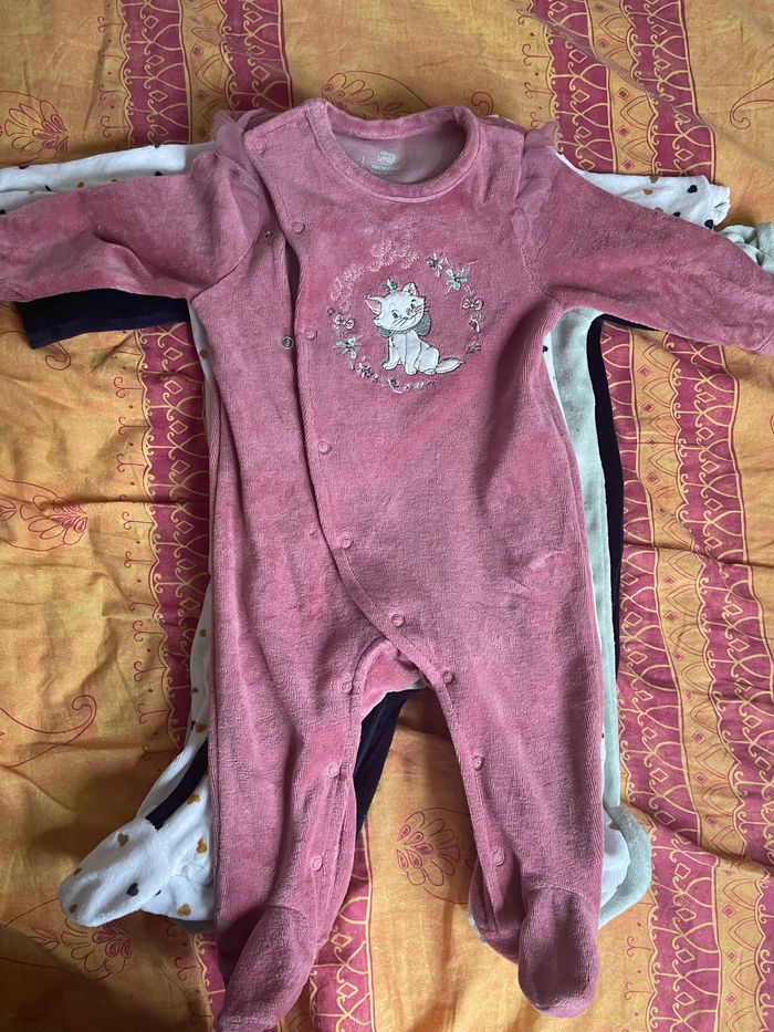 Lot de pyjamas 9 mois TBE - photo numéro 2