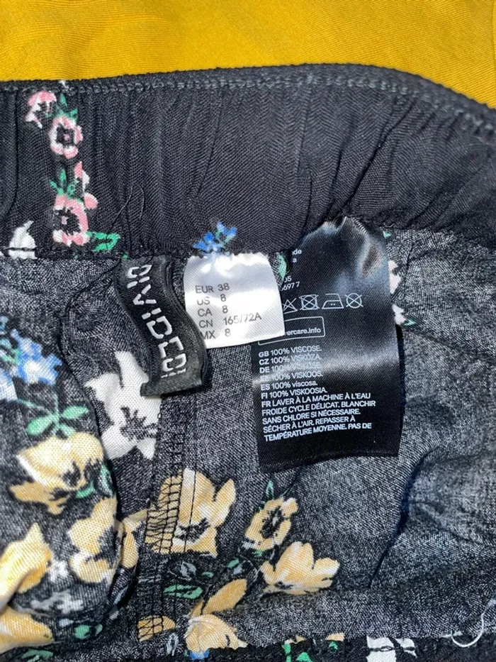 Short fleuri noir H&M 38 - photo numéro 3