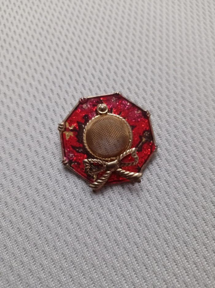 Broche forme chapeau - photo numéro 2