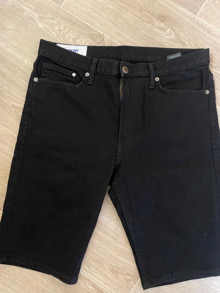 Shorts h&m homme slim fit parfait état en jean noir - photo numéro 3