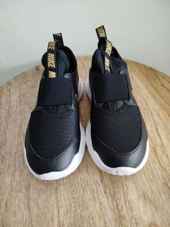 Baskets T 28,5 - photo numéro 5