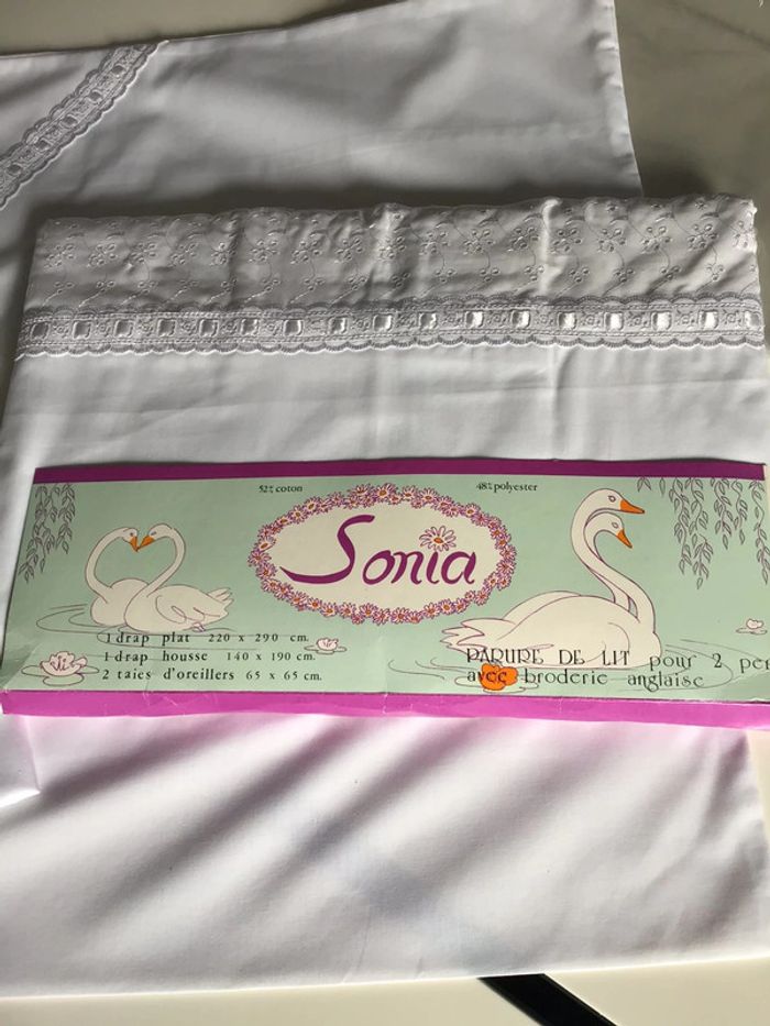 Parure de lit 52% coton 2 personnes broderie anglaise - photo numéro 2