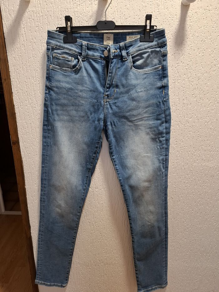 Joli jean femme C&A flex shaping (push-up) bleu clair très bon état