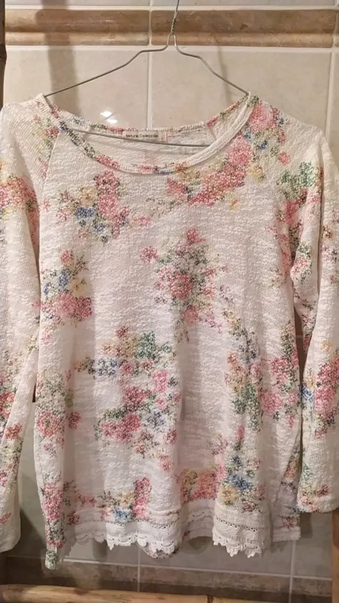 Pull fleurs et dentelle blanche S