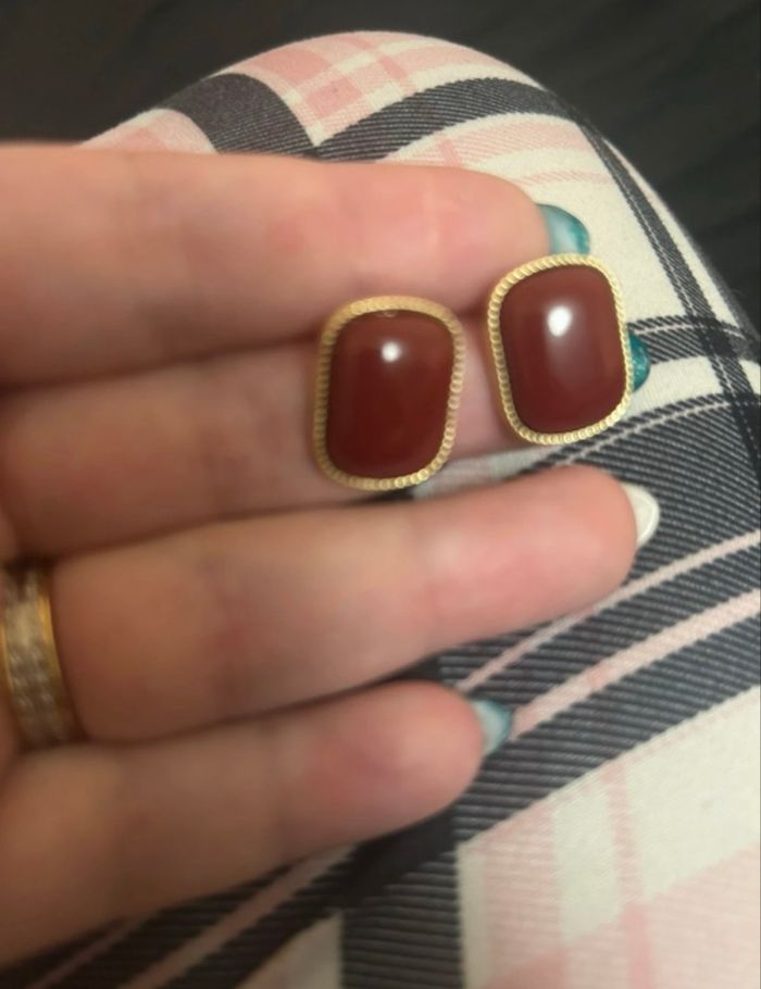 Boucles d’oreilles NEUVES pour femme couleurs bordeaux et doré - photo numéro 5