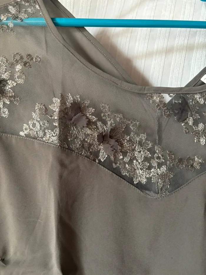 Ensemble 3 pièces ( t-shirt/pantalon/blouse) - photo numéro 3
