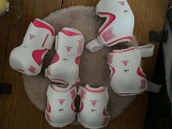 Ensemble  protections rolliers fille 