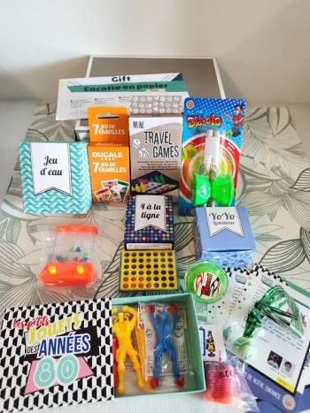 Coffret cadeau jouets des années 80 Homme contenant 8 cadeaux