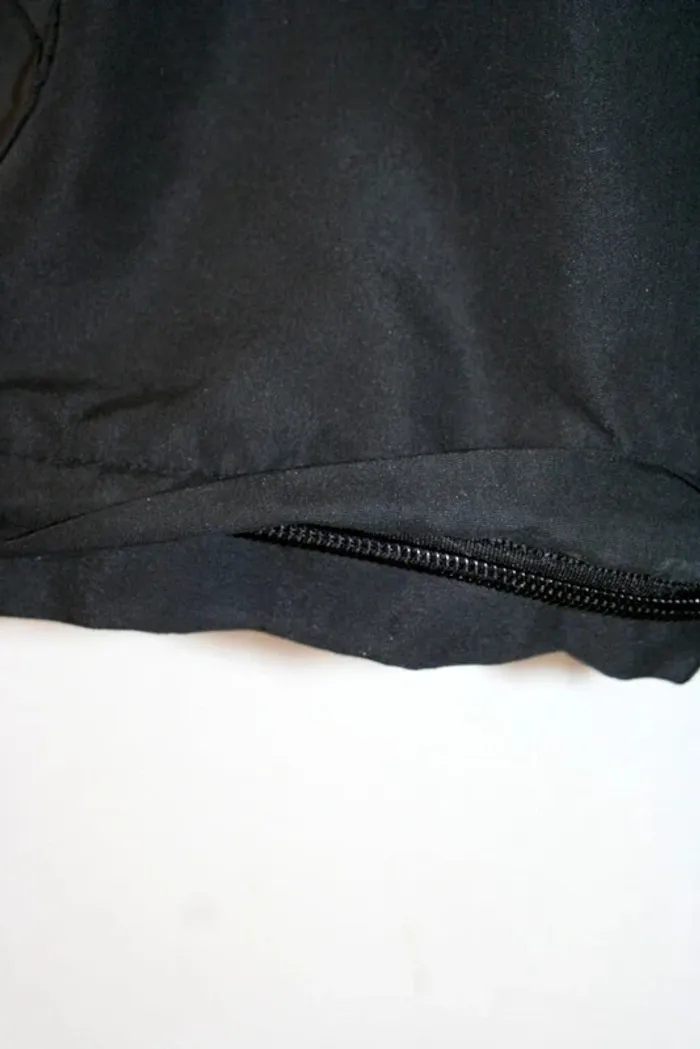 Bermuda noir marque Sandsoil, taille 10 ans - photo numéro 4