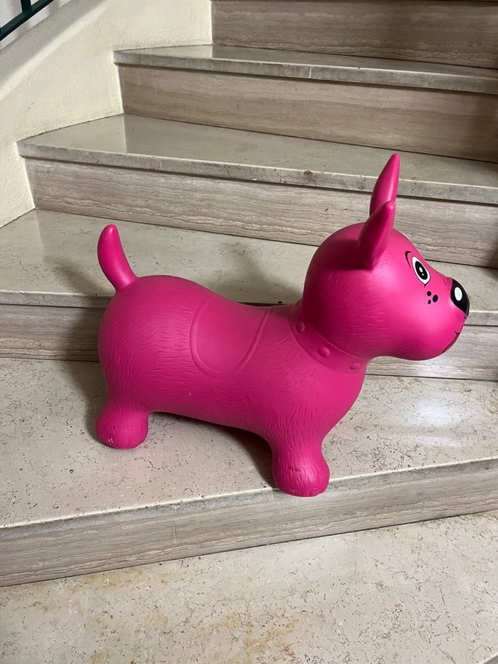 Chien sauteur rose  Ludi