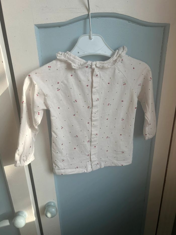 Haut blanc , fleurs col dentelle , 9 mois - photo numéro 4