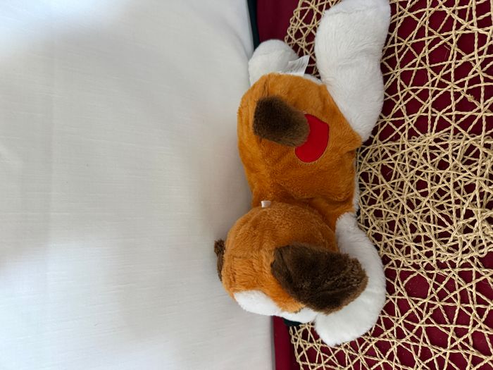 Peluche doudou chien SANDY blanc roux marron coeur rouge 37 cm - photo numéro 3