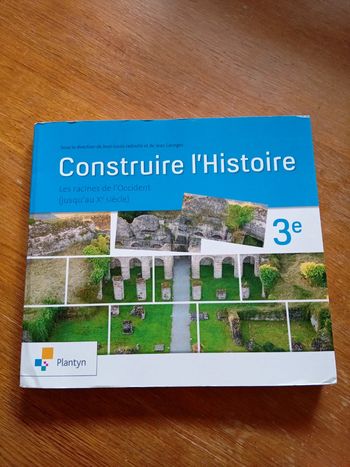 Livre scolaire : construire l'histoire