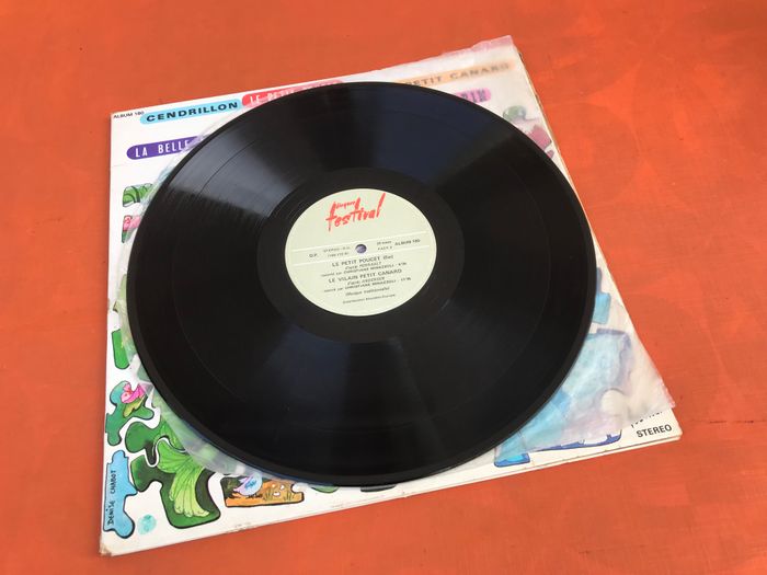 Album 2 Vinyles 33 tours  Cendrillon, Le Petit Poucet, Le Vilain Petit Canard - photo numéro 3