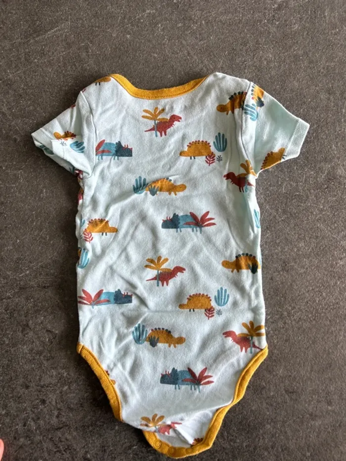 Lot de 6 bodys manches courtes 12 mois - photo numéro 13
