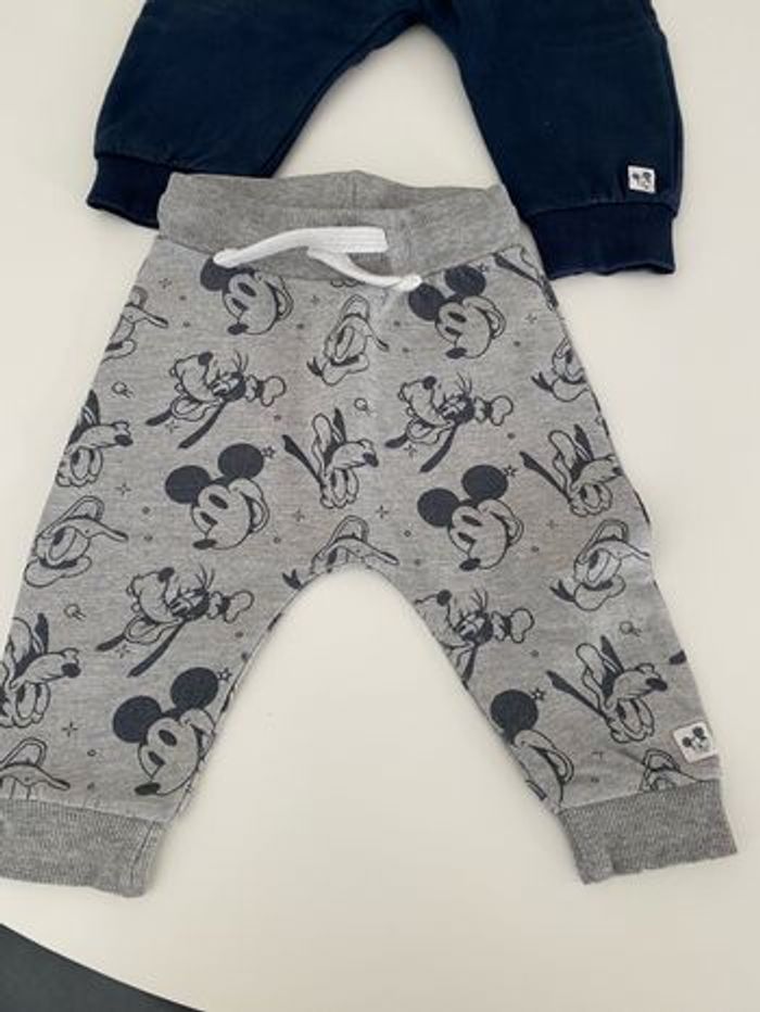 Lot de 2 pantalons  bébé 6-9 mois - photo numéro 2
