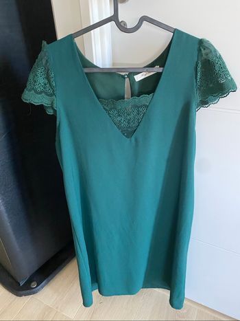 Robe verte à dentelle