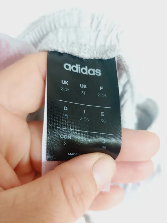 Short coton mixte Adidas 2 / 3 ans - photo numéro 3