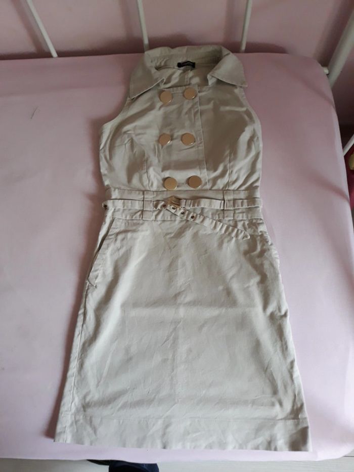Robe sinequanone