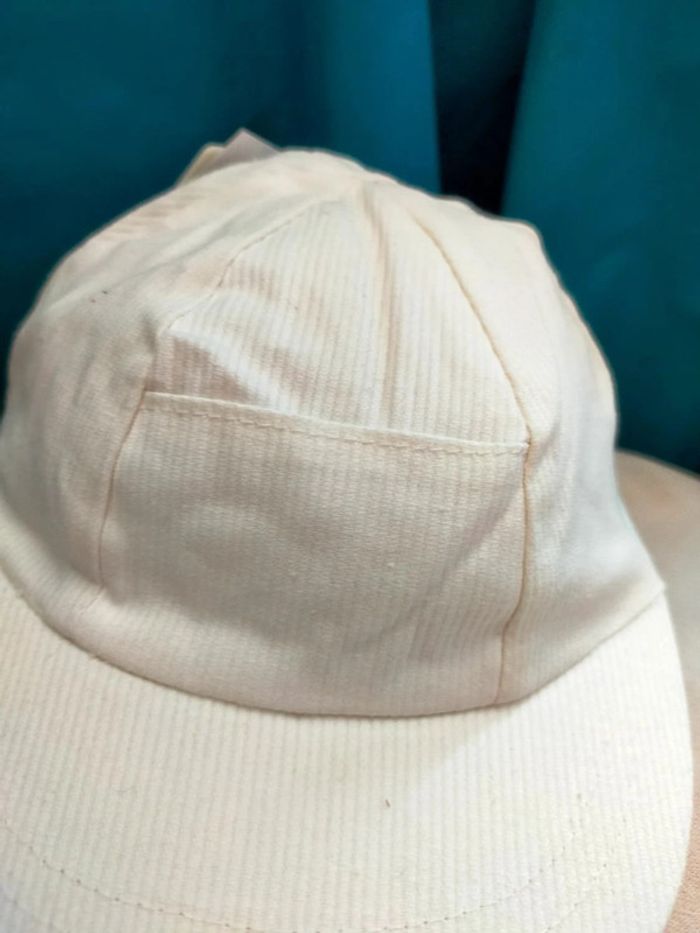 Casquette bébé en velours fin écru – unisexe - photo numéro 2