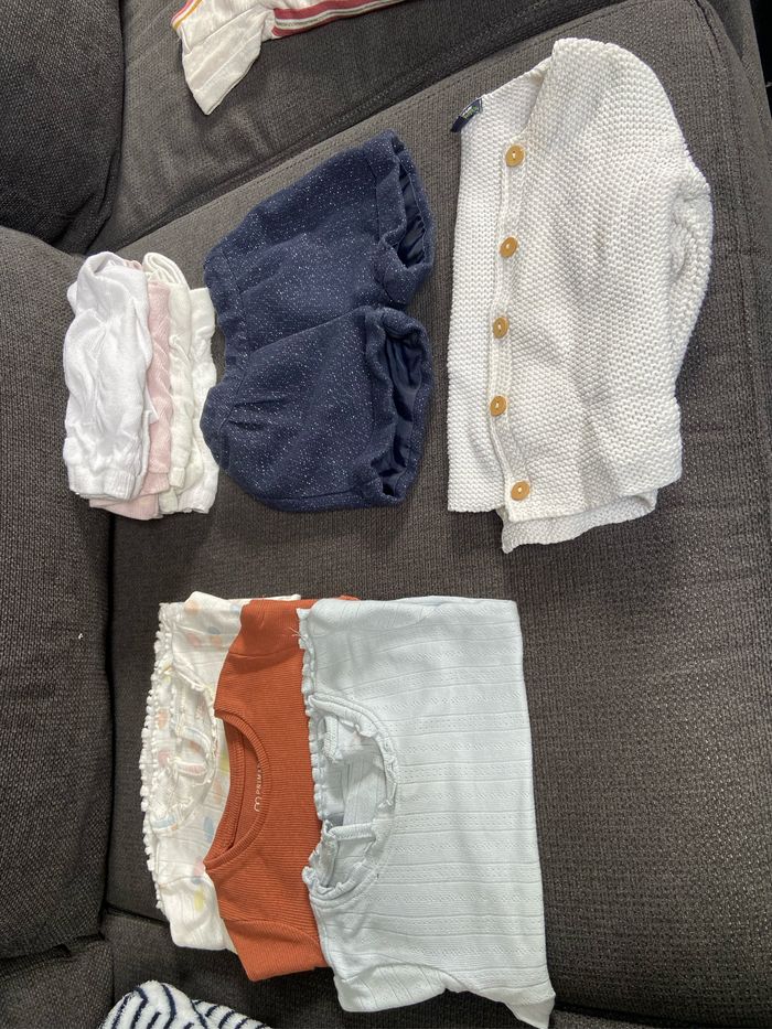 Lot vêtements 12 mois - photo numéro 2