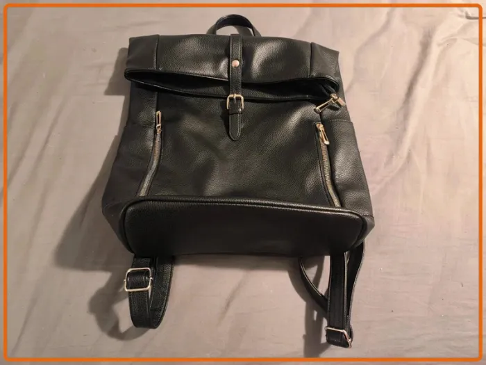Sac à main (sac à dos) noir
