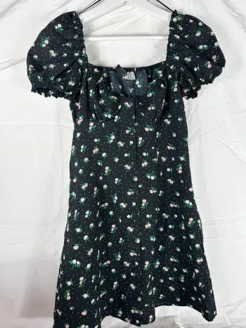 Élégante robe noire à fleurs roses H&M