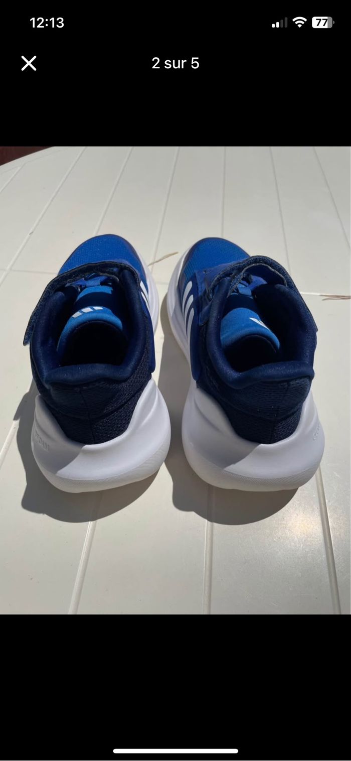 Chaussures adidas taille 33 - photo numéro 2