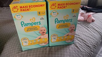 1 carton Pampers premium protection taille 2 neuf jamais ouvert