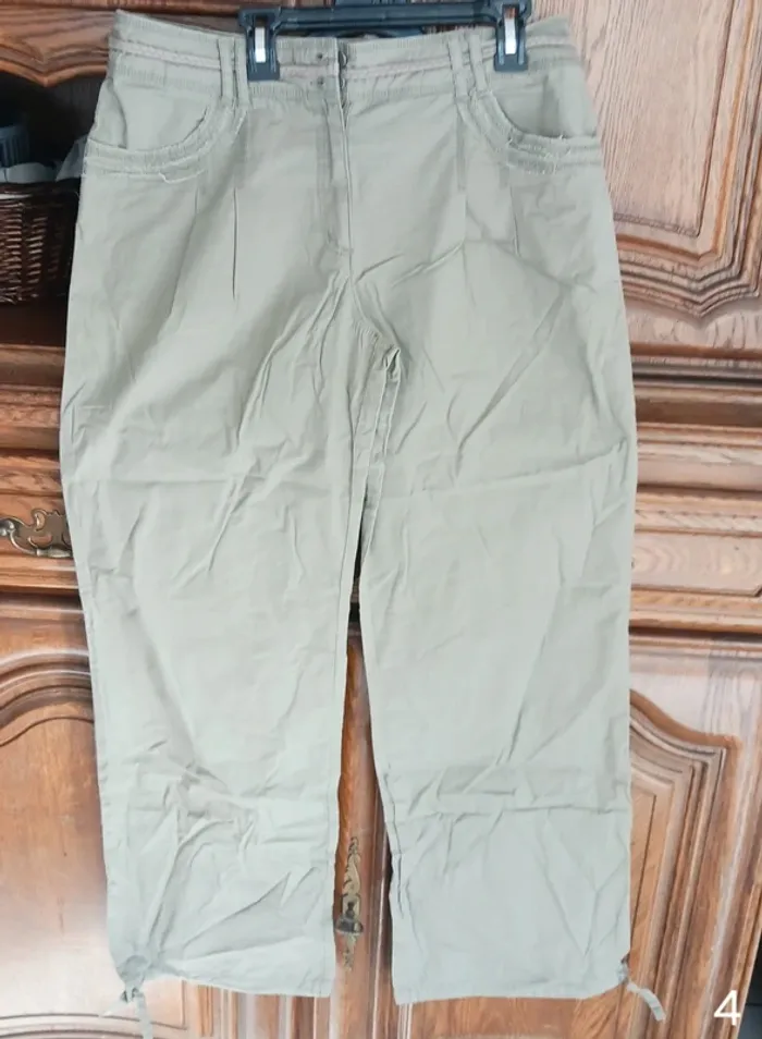 Pantacourt fluide taille 40/l 3 suisses