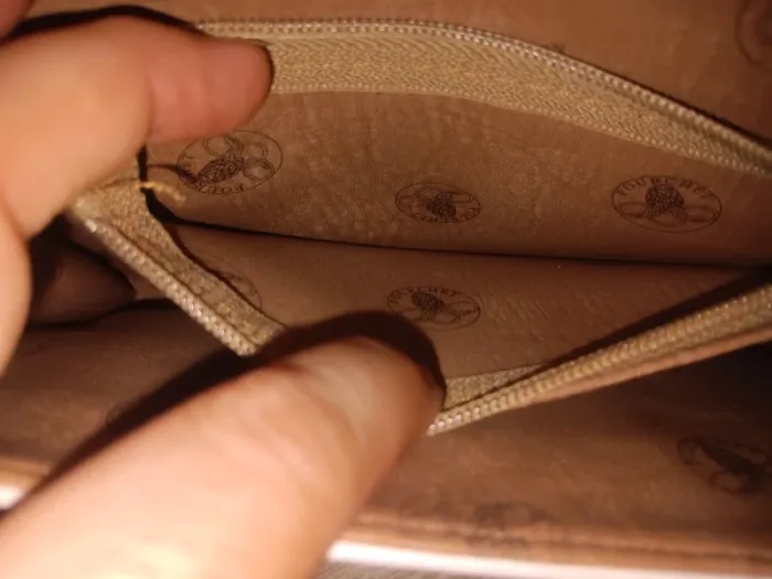 Pochette élégante en cuir blanc avec fermoir doré - photo numéro 7