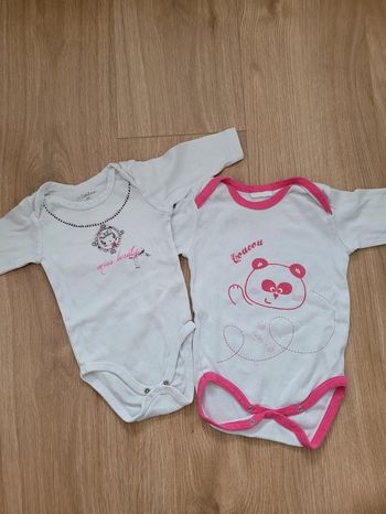Lot bodies fille 6 mois