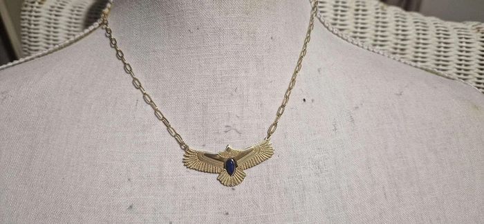 Collier mailles larges aigle déployé perle bleu marine acier inoxydable or marque somini