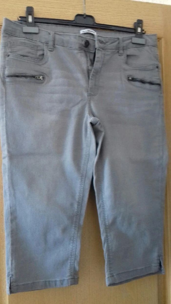 Pantacourt gris effet jean usé taille 46