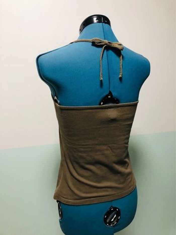 Débardeur kaki dos nu top haut attache dans le cou - photo numéro 3