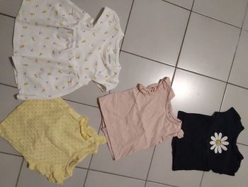 Lots 4 tee shirts 3 mois