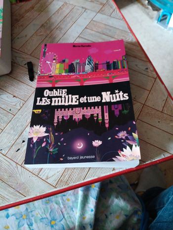 Livre oublié les milles et une nuits coin de la couverture  cornée
